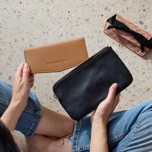 Load image into Gallery viewer, The Swallet | Tan