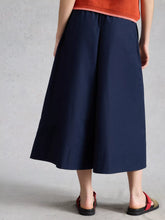 Load image into Gallery viewer, Lauryn Poplin Wide Leg Crop Pant | Dark Navy