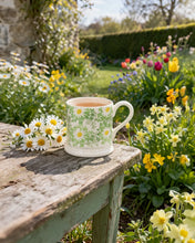 Load image into Gallery viewer, Emma Bridgewater Green Daisy Fields ½ Pint Mug