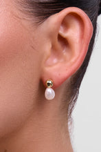 Load image into Gallery viewer, Cove Earring | Gold Pearl