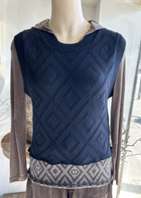 Load image into Gallery viewer, Maud Dainty Easy Top |  Navy/Brown