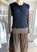 Load image into Gallery viewer, Maud Dainty Easy Top |  Navy/Brown