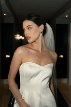 Load image into Gallery viewer, Selma Gold Pearl Earring