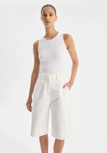 Load image into Gallery viewer, Elliott Bermuda Short | White