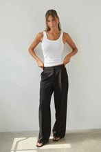 Load image into Gallery viewer, Nelly Pleated Trousers | Black
