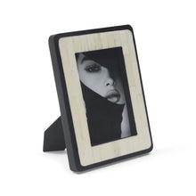Load image into Gallery viewer, Pavo Photo Frame 4 x 6