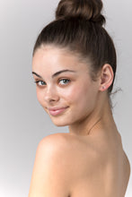 Load image into Gallery viewer, Petite Heart Earring